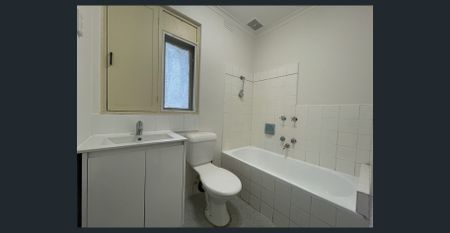 PERFECTLY POSITIONED WITH RENOVATED KITCHEN! - Photo 5