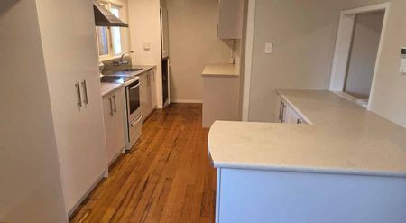 Charming 3BR Home - Photo 3