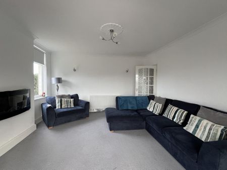 3 bedroom end of terrace house to rent - Photo 5