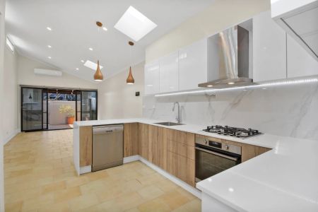 Location & lifestyle - Photo 3