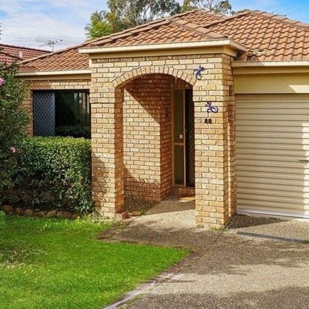 READY TO MOVE IN - Photo 1