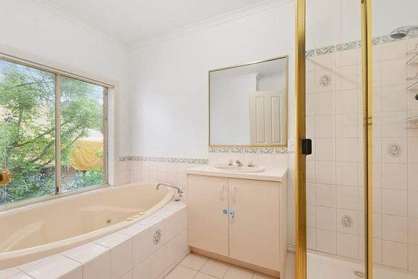 7 Locksley Road, Ivanhoe - Photo 1