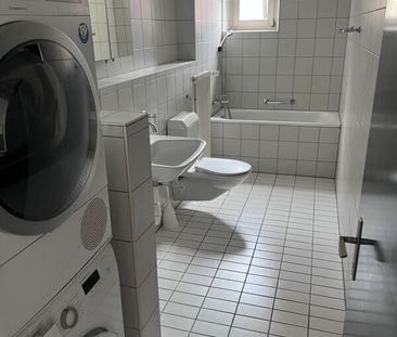 En vieille-ville, appartement de 3,5 pièces entièrement rénové au 1... - Photo 3