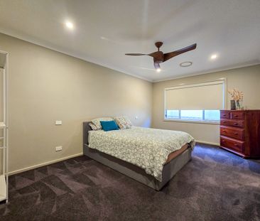 Spacious Family Home in a Prime Oran Park Location - Photo 6