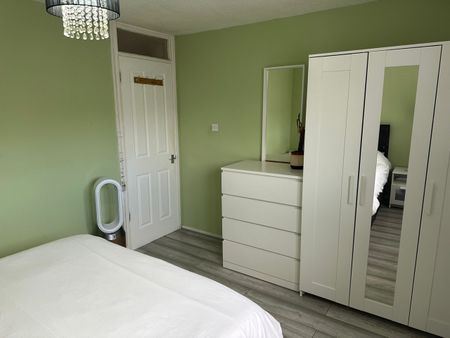 2 Bed Maisonette, The Heights, SE7 - Photo 4