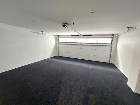 Exceptional 3-Level 4-Bedroom townhouse in Double Grammar Zone! - Photo 2