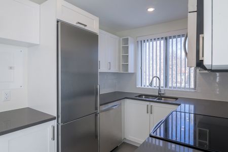 4555 Bonavista Avenue - Photo 4