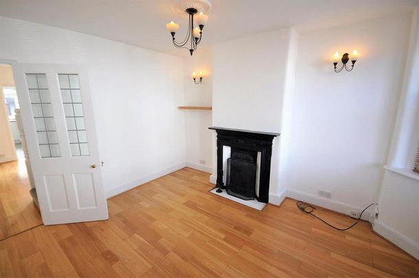 2 bedroom end of terrace house to rent - Photo 1