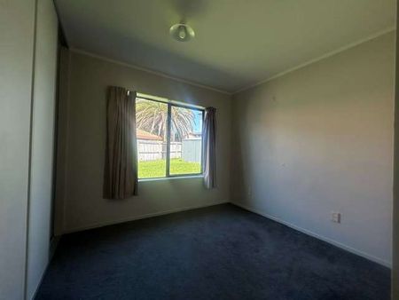 3 Bedrooms in BURSWOOD - Photo 3