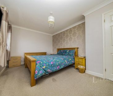 4 bedroom semi-detached house to rent - Photo 4