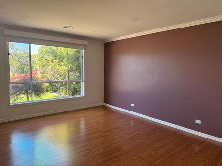 Spacious Family Living in Franklin Park Estate - Photo 2