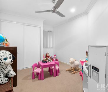 MODERN FAMILY HOME with walking distance to 2 schools! - Photo 4