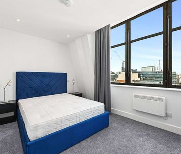 A newly refurbished one bedroom apartment in a convenient City location - Photo 1