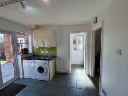 2 bedroom end of terrace house to rent - Photo 2
