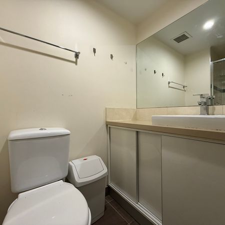 Fully Furnished Student Apartment Near Melbourne Uni – 1 Bedroom, 1 Bathroom - Photo 3