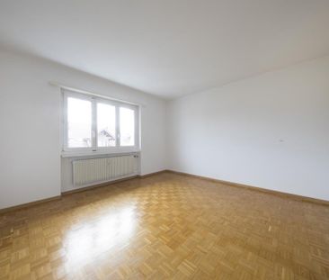 Grosszügige 4-Zimmerwohnung an schöner Lage! - Foto 1