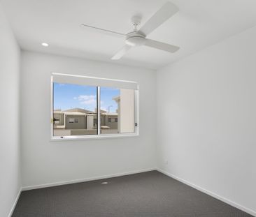 Brand New Modern Townhouse in Family Friendly Area! - Photo 5