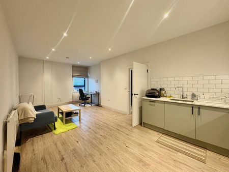 Pembroke Broadway, Camberley, Surrey, GU15 - Photo 3