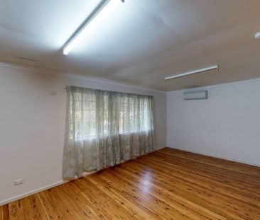 FOUR BEDROOM HOME IN NORTH DUBBO - Photo 2