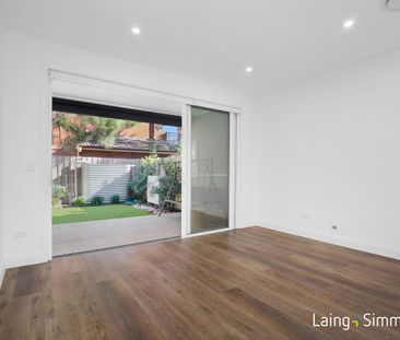 Luxurious Rental Living in Parramatta! - Photo 1