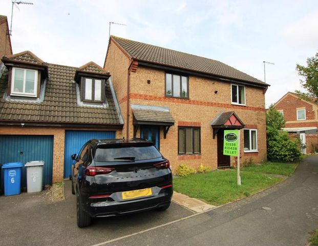 3 bedroom semi-detached house to rent - Photo 1