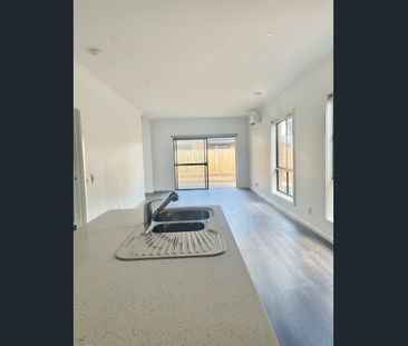 10 Kirsten Street, Wyndham Vale, Vic 3024 - Photo 2