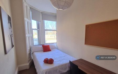 5 bedroom flat to rent - Photo 4