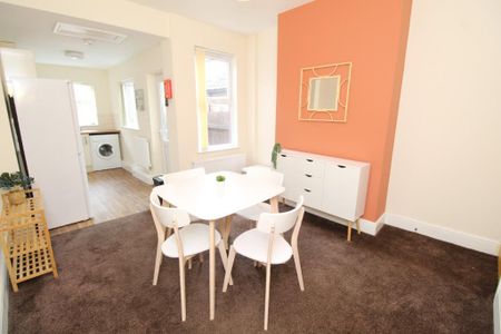 2 bedroom terraced house to rent - Photo 4