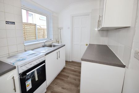 2 bedroom terraced house to rent - Photo 5