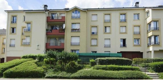 À CHARLEVILLE MEZIERES - Photo 2