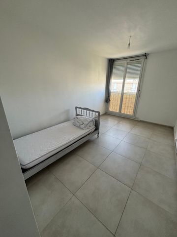 Location Appartement 4 pièces 73m² MARIGNANE 13700 - Photo 4