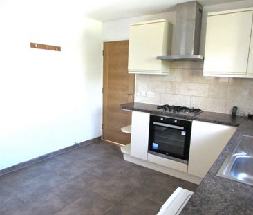 2 bedroom maisonette to rent - Photo 3