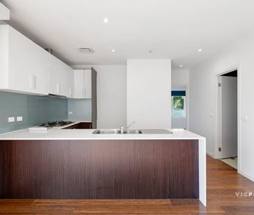 Spacious Doncaster Hill Living steps away Westfield - Photo 2