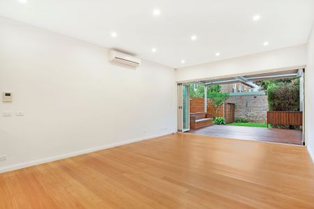 Stylishly Updated Bondi Home in a Premier Lifestyle Pocket - Photo 4