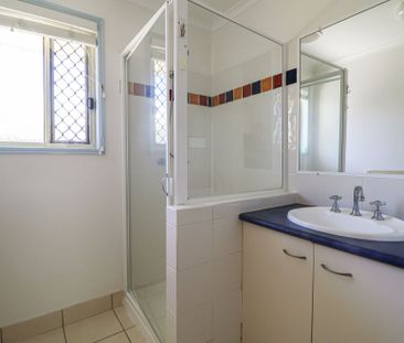 SPACIOUS SOUTH GLADSTONE UNIT IN QUIET LOCATION! - Photo 3