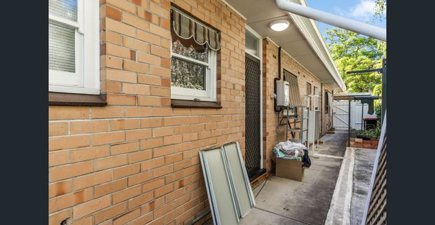 Charming Solid-Brick Unit - Photo 1
