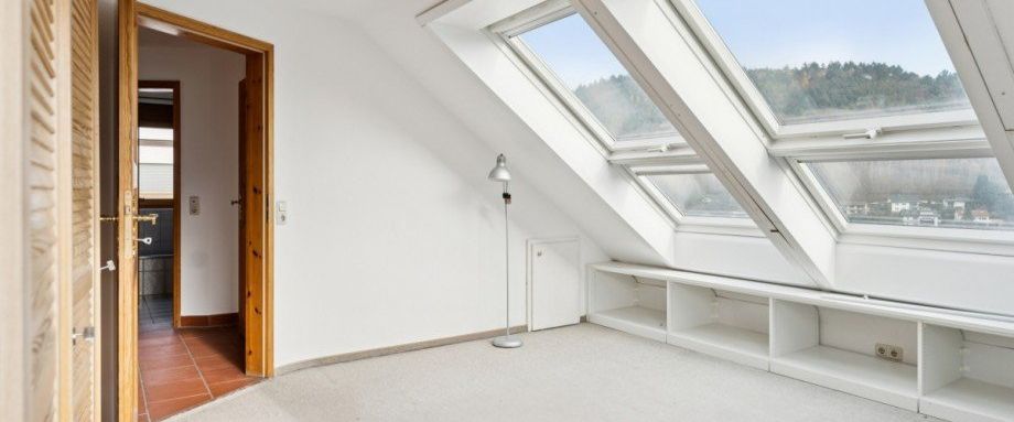 Ihr Rückzugsort im Grünen: Gemütliche Maisonette-Wohnung mit großem Balkon und tollem Ausblick - Foto 1