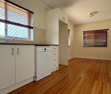 SOUTH TAMWORTH- 3 Bedroom Home - Photo 4