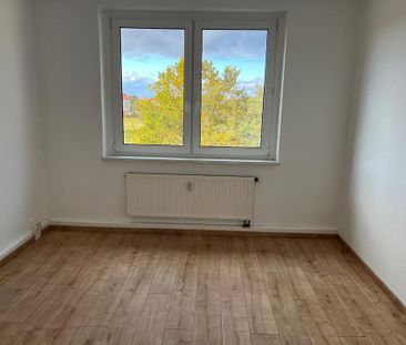 Laubegast: 2-Zimmer-Wohnung mit Balkon im 4. OG - Foto 1