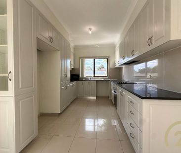 Newly Renovated 3 Bedroom Duplex! - Photo 1