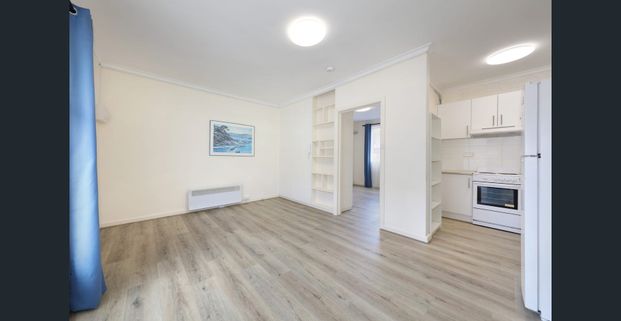 Bright & Convenient Ormond Apartment with Secure Parking - Photo 1