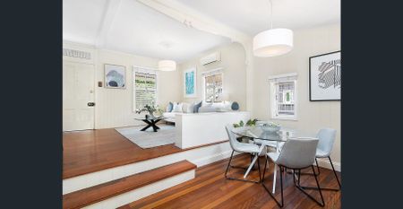 Adorable historic cottage - Photo 2