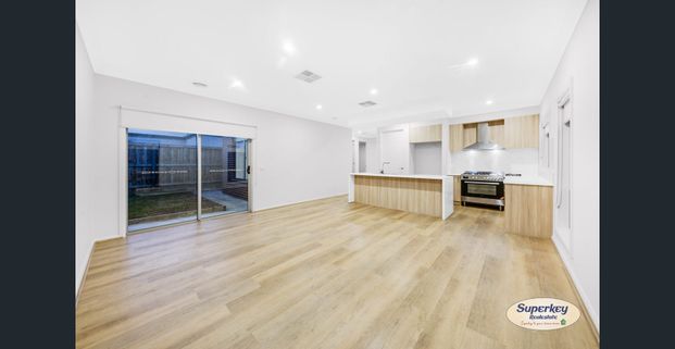 Spacious Family Home in Tarneit with 4 Bedrooms - Photo 1