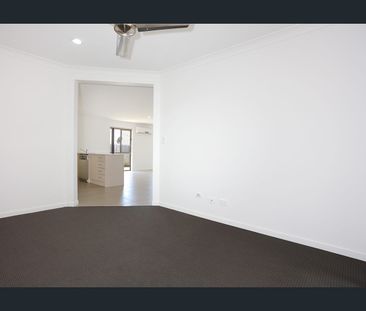 Beautiful Family Home in Prime Location! - Photo 2