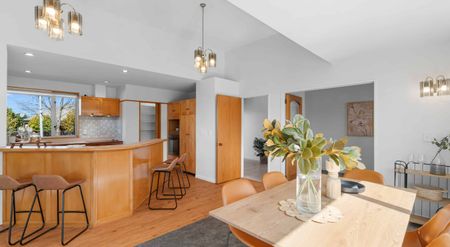 Avonhead, 4 bedrooms - Photo 2