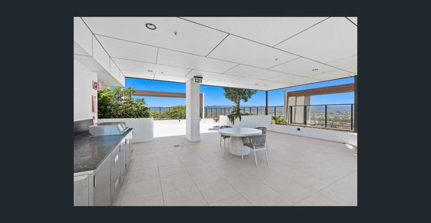 Two Bedroom Apartment with Stunning Coastal Views - Photo 1