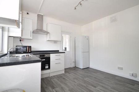 2 bedroom maisonette to rent - Photo 4