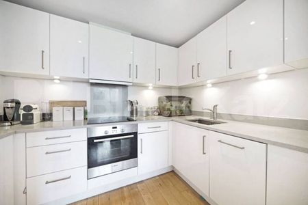 Modern 2 bed 2 bath property within a secure new development - Photo 5