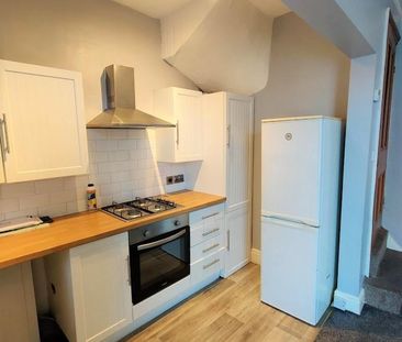 4 bedroom end of terrace house to rent - Photo 6