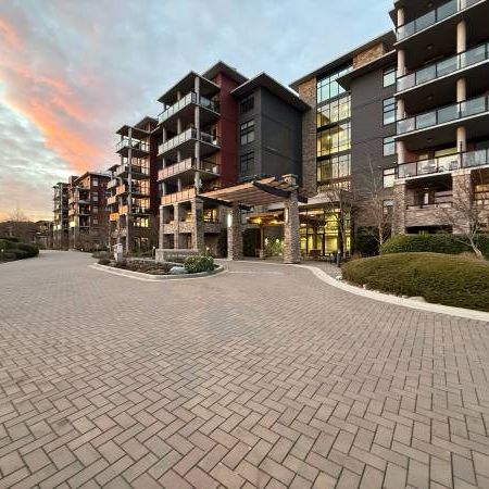 A Luxurious 2 Bedroom, 2 Bathroom, South-Facing, Unfurn Apt. (Furn Opt.) - Photo 1